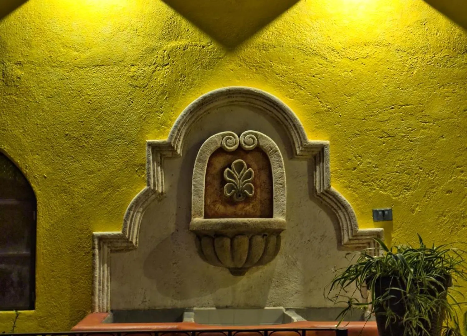 Maison Bougainvillea Antigua Hostel